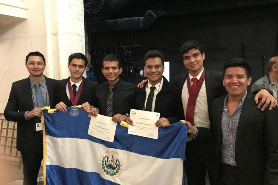 Medalla de plata, bronce y dos menciones en la XXIII OIbF