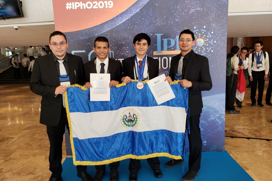 Medalla de Bronce y mención de honor en la IPhO 2019