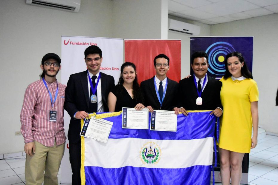 Medalla de plata, bronce y dos menciones en la XXIV OIbF